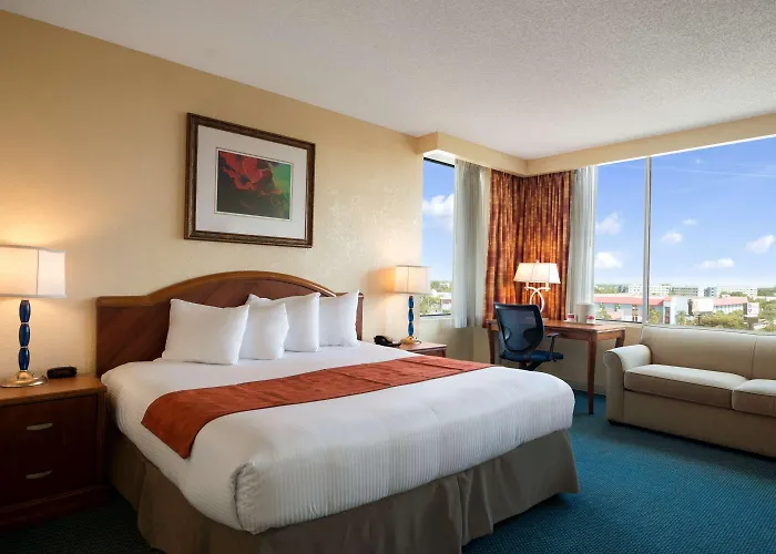 Ramada By Wyndham Kissimmee Gateway - Free Theme Park Shuttle
