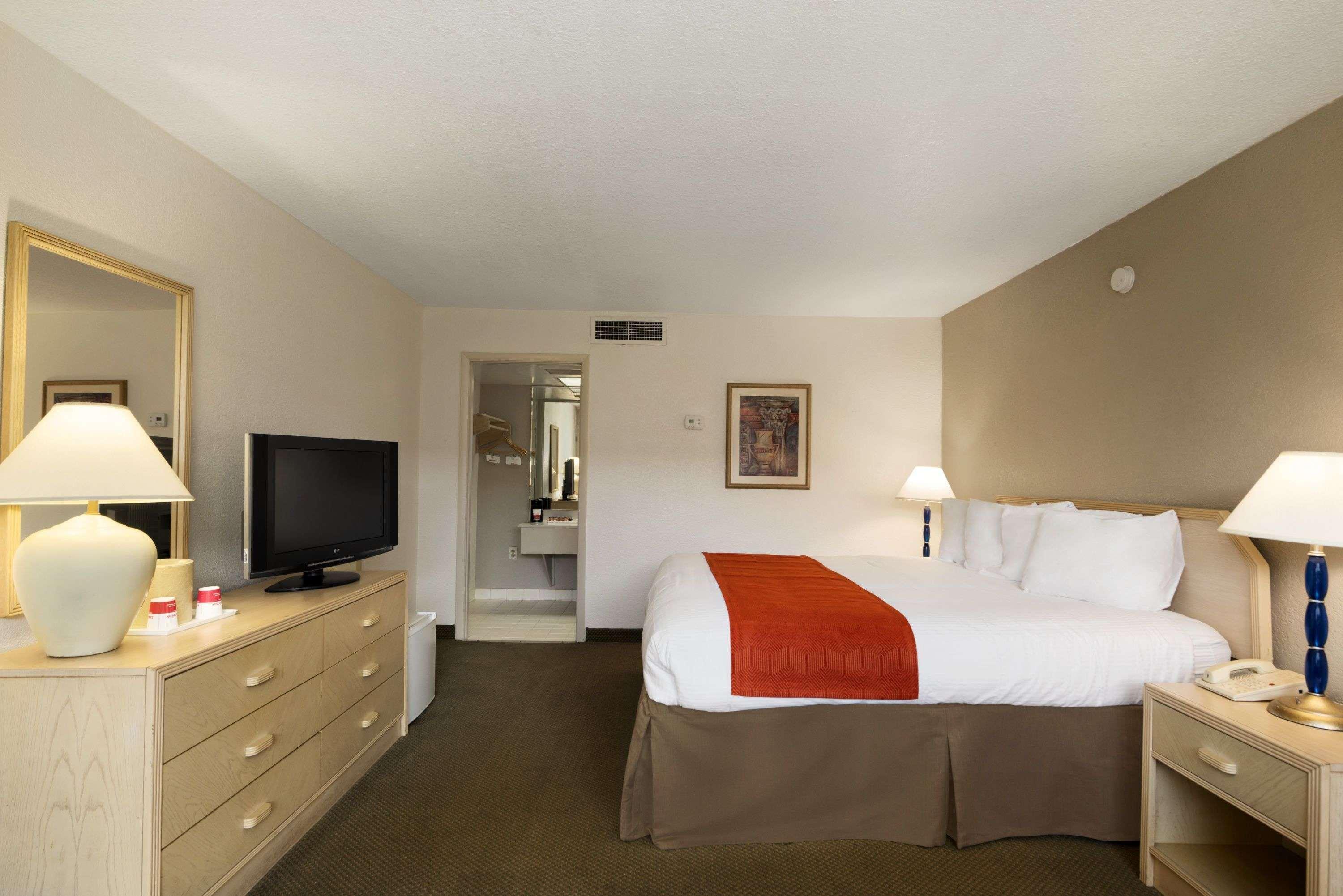 Hotel Ramada By Wyndham Kissimmee Gateway - Free Theme Park Shuttle 3*