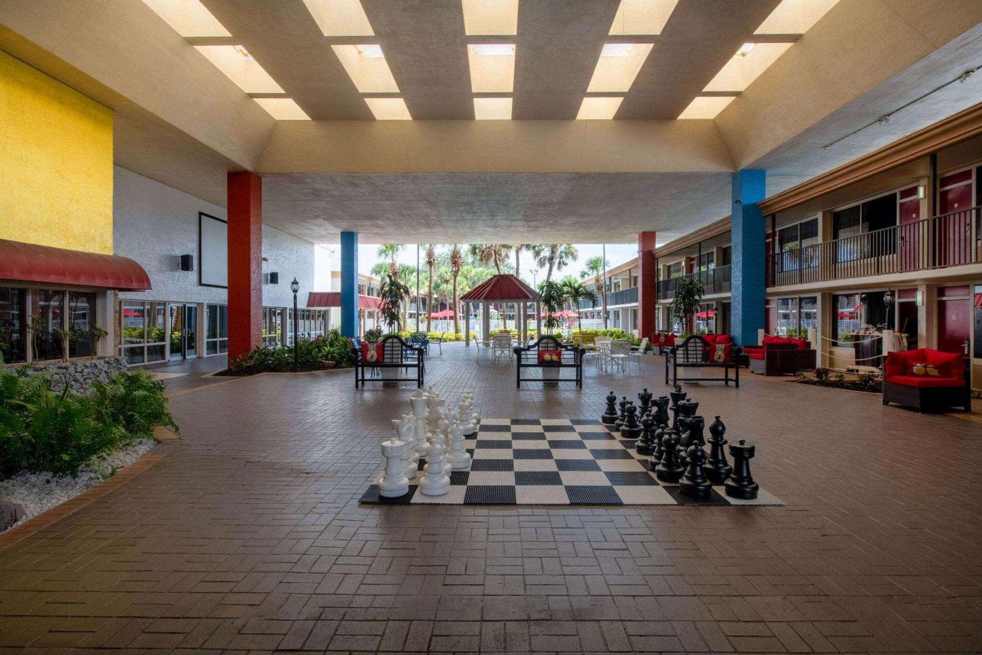Ramada By Wyndham Kissimmee Gateway - Free Theme Park Shuttle Hotel Four Corners