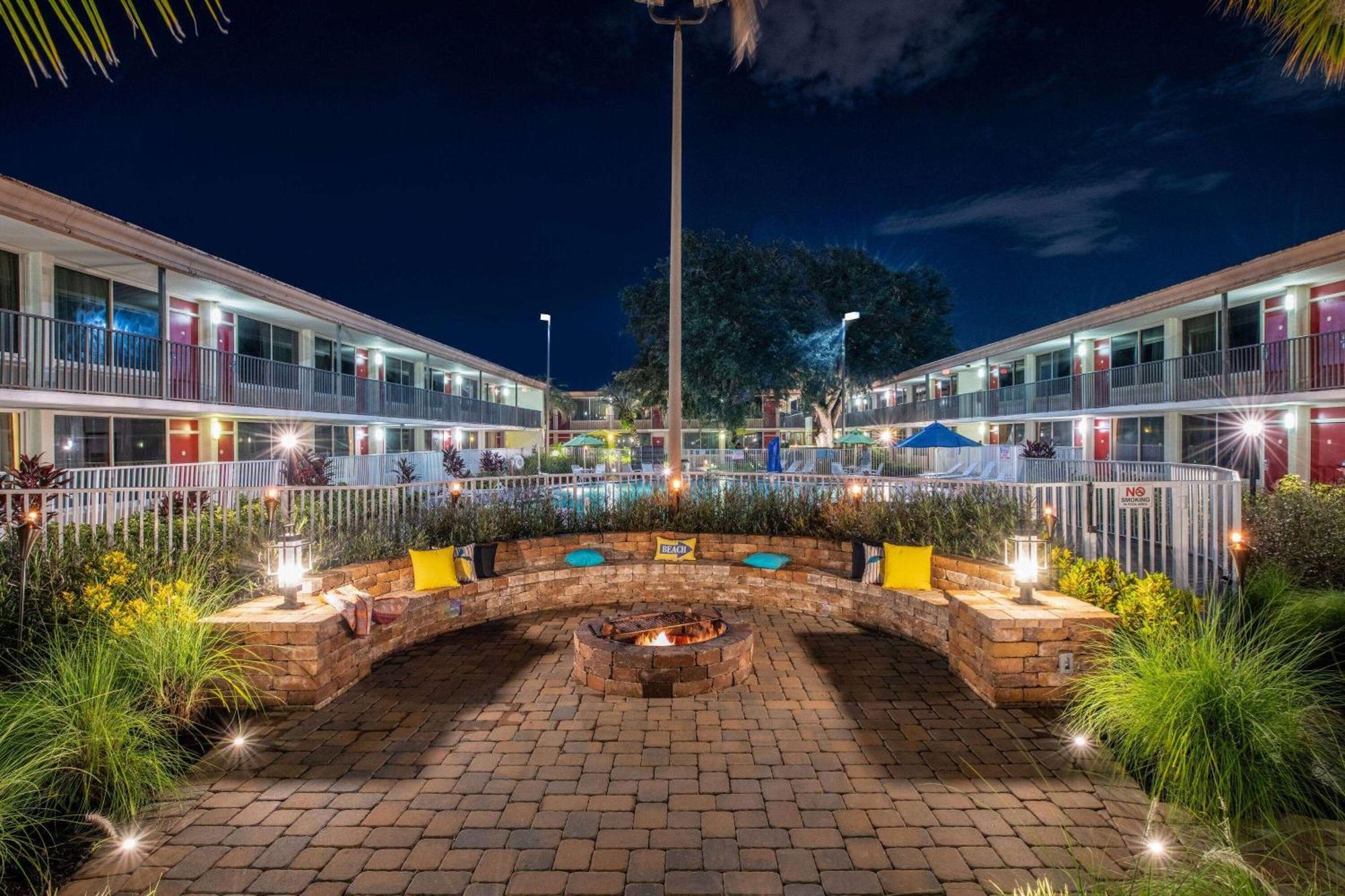 Hotel Ramada By Wyndham Kissimmee Gateway - Free Theme Park Shuttle