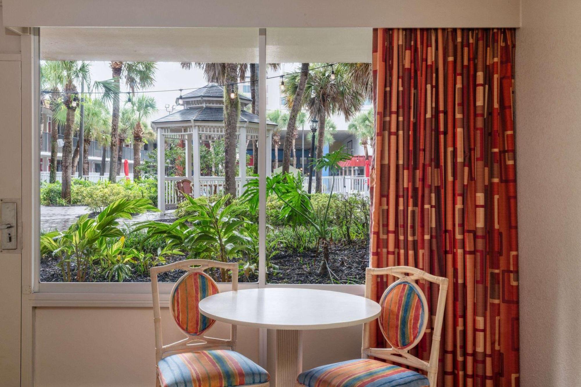 Ramada By Wyndham Kissimmee Gateway - Free Theme Park Shuttle Hotel Four Corners