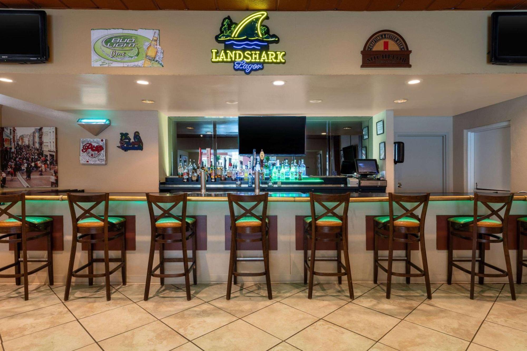 Hotel Ramada By Wyndham Kissimmee Gateway - Free Theme Park Shuttle 3*