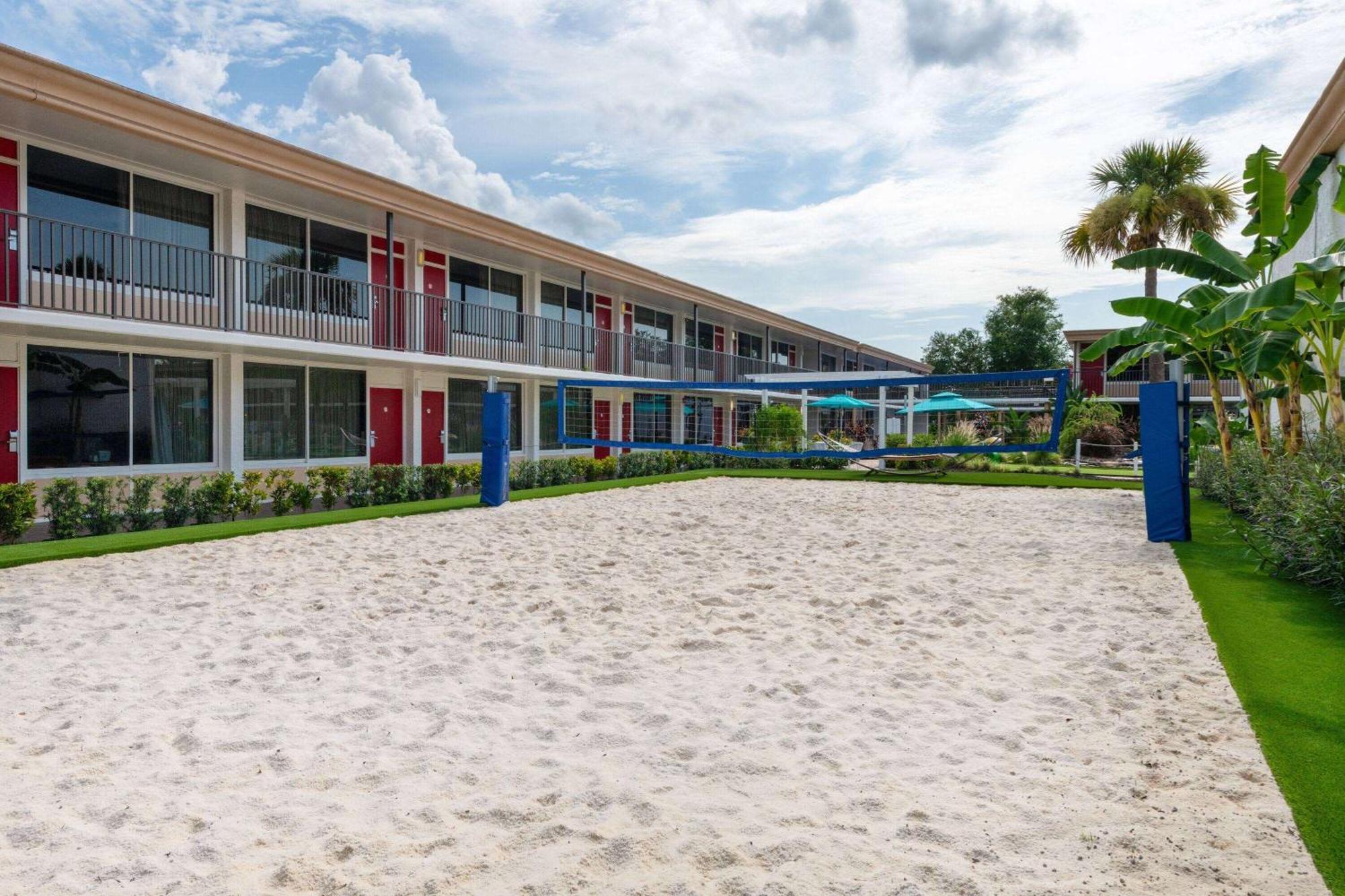 Ramada By Wyndham Kissimmee Gateway - Free Theme Park Shuttle Hotel