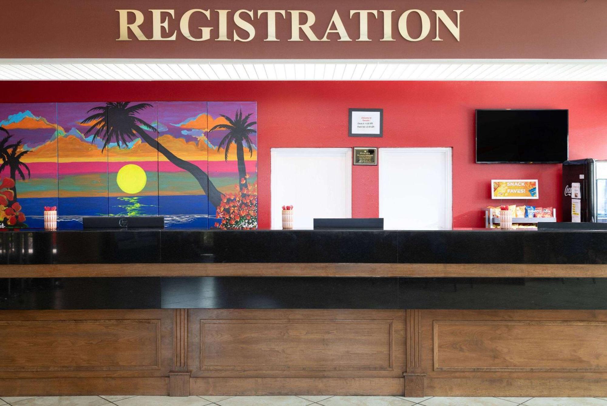Ramada By Wyndham Kissimmee Gateway - Free Theme Park Shuttle Hotel